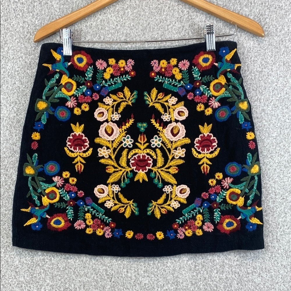 Umgee embroidered mini skirt M boho dark floral coastal cowgirl hippie bold art